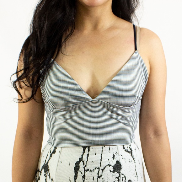 Set Outfit: Top and Skirt - Picture 1 of 4